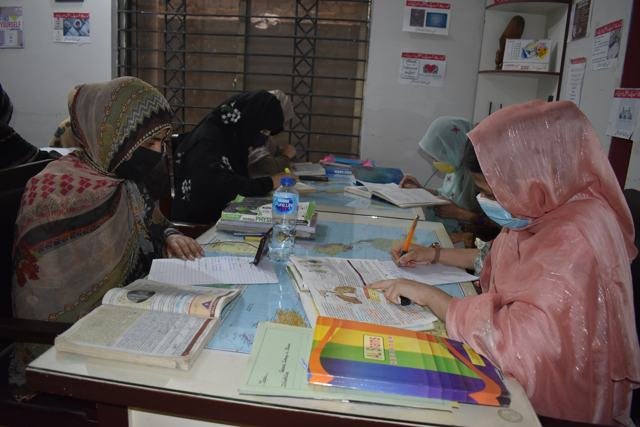 Female students at the Jinnah Town library