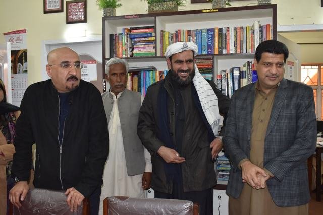 Elders visit the library