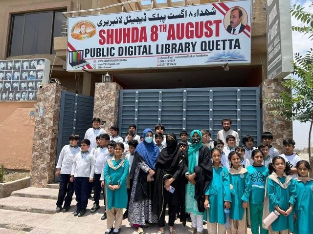 School students visit the Jinnah Town library