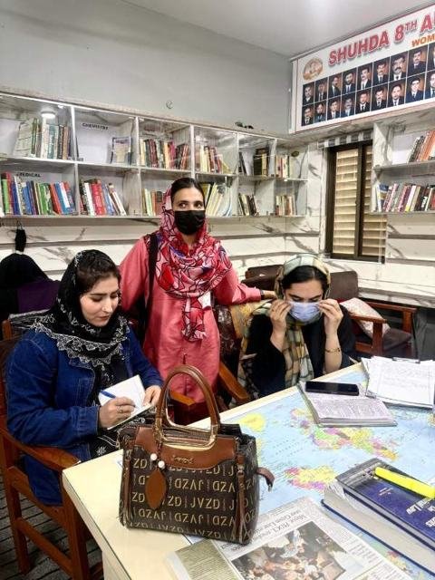 Women journalists of Quetta visit the library