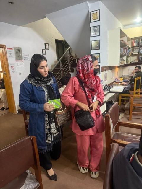 Women journalists of Quetta visit the library